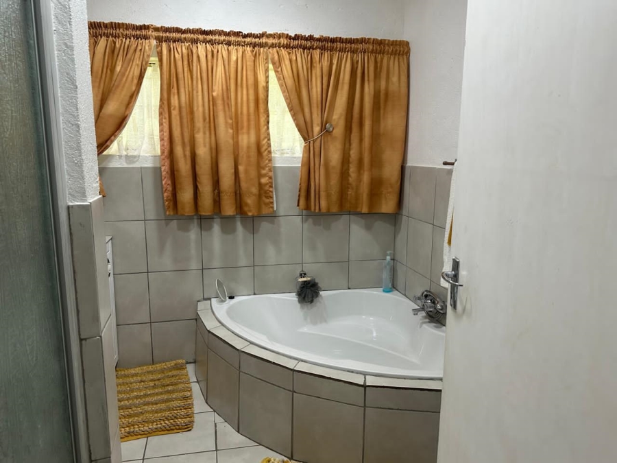 4 Bedroom Property for Sale in Protea Park North West